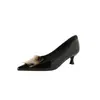 Zapatos de tacón alto de punta fina estilo francés, nuevo modelo 2026, versátiles para todas las estaciones, elegantes zapatos de salón de tacón de aguja con corte bajo y hebilla cuadrada