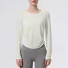 Cubierta de yoga para mujer de nailon con sensación de piel desnuda color crema, top de manga larga para fitness, camiseta deportiva profesional para entrenamiento de Pilates