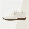 Zapatillas de entrenamiento blancas lechosas alemanas para mujer, de suela blanda, ligeras, zapatos blancos retro, zapatos casual de cuero versátiles para ir al trabajo de otoño 2026