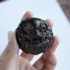 Pieza de Mano Tallada en Madera de Aloeswood Pixiu Sosteniendo Bola Talla en Madera Maciza Artesanía Decoraciones para Sala de Estar Regalos para Personas Mayores