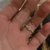 Anillo Minimalista Versátil de Nicho Cepillado Liso con Diamantes Brillantes, Anillo de Lujo Ligero, Envío Directo de Una Pieza, Popular Retro de Gama Alta de Xiaohongshu