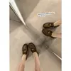 Mocassins pequenos dourados para mulheres, prontos para envio, novo estilo 2026, salto grosso, sapatilhas de calçar, sapatos pequenos de couro estilo britânico retrô