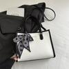 Bolsa de mão com estampa de cores da moda feminina, primavera e verão 2025, nova bolsa tote para deslocamento, estilo ocidental, bolsa transversal feminina