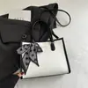 Bolsa Grande de Nicho Estilo Coreano para Mulheres 2026 Novo Modelo Bolsa de Ombro Único Transversal com Textura, Adequada para Aula e Trabalho Bolsa Tote