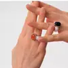 Anillo blanco con forma de huevo de ágata estilo lujo ligero, anillo minimalista exquisito y elegante, anillo de piedra natural de diseño nicho para mujer