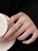 Anillo Geométrico Fino de Círculo con Diamante de Color para Mujer, Versátil, Dulce y Fresco Anillo Abierto, Anillo Elegante de Dedo Índice para Mejor Amiga Arcoíris de Nicho