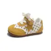 Zapatillas para niños 2026 nuevo modelo de otoño, zapatos casuales para niños y niñas, zapatos de caminar coreanos para bebé de suela suave, venta al por mayor de zapatos deportivos