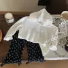 Conjunto de Roupas de Outono para Meninas Estilo Coreano Moda Infantil Novo 2026 Conjunto de Duas Peças com Capuz de Manga Longa, Renda e Calças Flare Estilosas