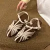 Sandálias vintage estilo francês com salto anabela vazado trançado e bico fechado para mulheres, confortáveis e versáteis para o verão, adequadas com saias, sandálias romanas na cor nude