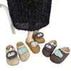 Sandalias casuales de slip-on versátiles de dibujos animados lindos para mujer, nuevo estilo otoño/invierno, de suela gruesa, que aumentan la altura y visualmente adelgazan, auténticas al por mayor