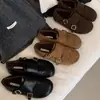 Sapatos Casuais Femininos Retrô com Duas Fivelas e Padrão Gravado, Forrados com Fleece, com Aumento Oculto de Altura, Sapatos Slip-On Estilo Birkenstock Quentes e de Solado Macio para o Inverno 2025
