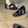 Sapatos Mary Jane pretos para mulheres petite, de bico quadrado, com forro de pelo, sapatilhas de inverno com velcro, salto alto e aumento interno de altura.