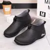 Zapatos de agua cortos, transpirables, de corte bajo y duraderos con suela antideslizante, adecuados para estudiantes; botas de lluvia a cuadros con suela suave; zapatos impermeables para hombre; casual y transpirable