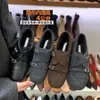Mocassins Femininos de Bico Quadrado com Salto Interno Entalhado Retrô de 4cm Sapatos Femininos 2025 Outono e Inverno Novo Estilo Britânico Quentes Sapatos de Couro Pequenos
