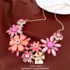 Collar con colgante de flor tachonado de diamantes, diseño de nicho de lujo ligero, cadena para la clavícula de alta gama, joyería de moda exagerada y única al por mayor