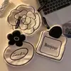 Linda Toalla de Mano Absorbente de Felpa de Coral Camelia, Suave y Sin Pelusa, Toalla de Mano Absorbente para Uso Doméstico, Tipo para Colgar