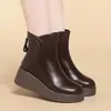 Botas Martin macias, versáteis e estilosas, confortáveis, coleção outono/inverno 2026, botas femininas com forro de fleece, bico redondo, sola grossa e design que aumenta a altura.