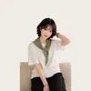 Lenço xale de tricô vazado em triângulo versátil, estilo minimalista e casual para mulheres, peça externa fina de seda gelada para o verão, para ambientes com ar condicionado