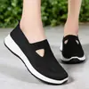 Zapatos de Mujer 2026 Verano Nuevo Modelo Envío Directo Transfronterizo Slip-On Zapatos de Madre Zapatos de Tela con Suela Suave Zapatos Cómodos de Boca Baja para Personas Mayores