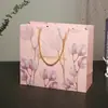 Bolsas de Papel Transfronterizas con Acabado de Alta Gama, Bolsas de Regalo Frescas y Elegantes, Bolsas Tote con Hojas de Eucalipto, Bolsas de Recuerdo a la Moda, Bolsas para Cosméticos
