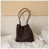 Bolsa de Ombro Feminina Fashion e Única 2026 Novo Modelo Grande Capacidade Bolsa Tote para o Dia a Dia Design de Nicho Bolsa de Mão com Sensação Relaxada