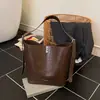 Bolso de Hombro tipo Cubo con Patrón de Cocodrilo de Lujo Ligero de Comercio Exterior para Mujer Otoño Retro de Gama Alta Versátil para el Trabajo de un Solo Hombro Bolso para Madre e Hijo
