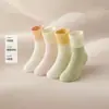 Meias de Bebê Meias para Recém-Nascidos Sem Costura Primavera e Outono Unissex Meias de Cano Médio para Bebê Respiráveis Estilo Outono e Inverno Meias Infantis