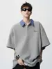 Diseño Nicho Retro Americano, Camisa Polo Bordada Holgada Unisex, Top de Moda de Verano con Parches de Media Manga