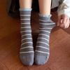 Calcetines de Felpa Gris Imitación Cachemir para Otoño e Invierno Calcetines de Rayas con Encaje Calcetines de Media Pantorrilla para Mujer Medias de Estilo Preppy Zhuji