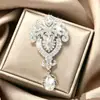 Broche de Cabeza de Oveja Nuevo 2026, Broche Bicolor Vintage Transfronterizo Dorado y Plateado Incrustado de Diamantes, Accesorio de Pin Versátil para Hombres y Mujeres en Estilo Europeo y Americano