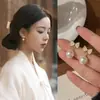 Populares Aretes de Mariposa con Goteo de Aceite, Aretes de Perlas de Alta Calidad, Tendencia Celebridad Retro Francés Nicho Fabricante de Aretes Venta al por Mayor