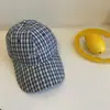 Gorra de Béisbol Suave a Cuadros Estilo Coreano Primavera Verano Mujer Pareja Exterior Visera Curva Hace que la Cara se Vea Más Pequeña Fresco Cuadrícula Gorra de Pico Hombre