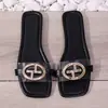 Venta al por mayor transfronteriza de sandalias planas abiertas de moda y casual para mujer, nueva colección verano 2026, disponibles en tallas grandes
