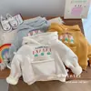 Moletom com capuz forrado de fleece infantil, estilo cartoon de inverno, design unissex moderno, bolsos grandes, peça de cima e agasalho da moda para bebês e crianças pequenas