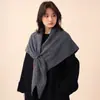 Estilo Novo Outono e Inverno 2026 Lã Mesclada Cor Sólida Grande Triângulo Xale para Mulheres, Cachecol de Tricô Quente e Espessado para Roupa Externa