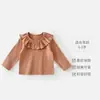 Camiseta para bebê menina para o início do outono, nova e estilosa roupa interna de outono para bebê estilo coreano, roupa externa de outono de manga comprida para crianças