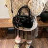 2025 Nova Bolsa de Ombro Transversal Portátil de Inverno Bolsa Xadrez Vermelha Feminina Leve de Luxo Bolsa Almofada Atacado