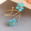 Pulseira de Braço com Flor de Metal Gotejante Europeia e Americana Transfronteiriça, Pulseira Exquisita e Fashion com um Toque de Luxo Leve e de Alta Qualidade para Mulheres