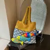 Diseño único, bolsa de mano tejida con pez tridimensional súper popular, nuevo modelo de verano 2026, versátil bolso de hombro para el día a día
