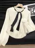Nuevo estilo de punto dulce de cuello redondo para mujer, otoño temprano 2026, top corto con botones de un solo pecho, color liso, cárdigan tipo bufanda estilo Chanel