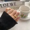 Anel Aberto Ajustável Tecido Dourado Jateado Estilo Vintage de Luxo Leve para Mulheres, Anel de Dedo Indicador de Luxo Leve de Nicho