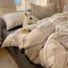 Juego de ropa de cama de textiles para el hogar de Nantong, juego de cuatro piezas, sábana de algodón lavado amigable con la piel, funda de edredón, sábana bajera, juego de tres piezas para camas de dormitorios estudiantiles