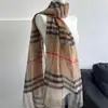 Bufanda de Seda y Lana a Cuadros Nueva de Otoño/Invierno Chal de Moda Popular de Gama Alta Accesorio Versátil para el Viaje Diario