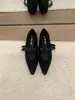 Sapatos Mary Jane vermelhos retrô de salto baixo com uma única tira para mulheres, novo estilo de início de outono, adequados para combinar com saias, sapatos de couro單 (single) únicos e elegantes