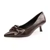 Sapatos femininos 2026 novo estilo laço bico fino salto fino sola macia para trabalho e trajeto, sapatos de noiva, combinados com saias, sapatos femininos