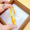 Venta al por mayor de Pulseras de Oro Pequeñas y Delicadas, Modernas y Exquisitas, con un Popular Diseño de Oro Arena que Presenta un Olor Oculto a Osmanthus
