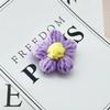 Lindo Broche de Lana de Flor Pequeña Tejido a Mano Flor Esponjosa Pin para Ropa Joyería Ramillete Ropa Accesorios para Bebé