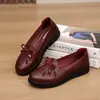 Zapatos de cuero de talla grande para todas las estaciones, suela blanda, antideslizantes, cómodos, suela de poliuretano, estilo chino, zapatos sencillos para mujeres de mediana edad y mayores, estilo étnico