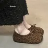 Nuevos Mocasines Planos de Felpa Versátiles Estilo Retro Otoño e Invierno Estilo Birkenstock Moño para Mujer Slip-On 2025