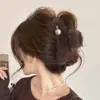 Novo Presilha de Garra de Pelúcia 2025 para Mulheres, Presilha Tubarão de Alta Qualidade, Grampo Grande na Cor Café, Presilha Versátil para a Parte de Trás da Cabeça, Acessório de Cabelo